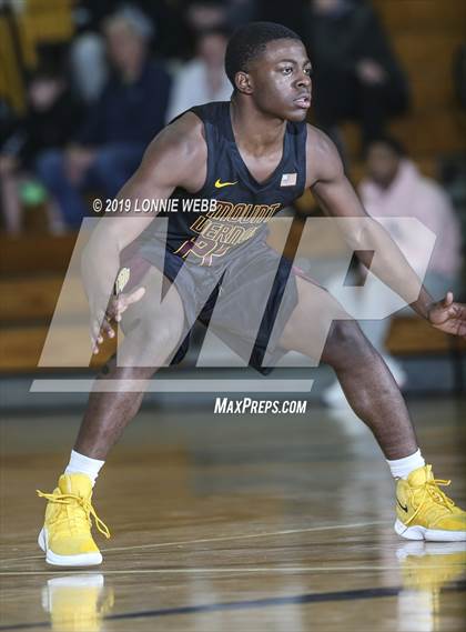 Thumbnail 1 in Holy Trinity vs Mt. Vernon (New York Holiday Invitational) photogallery.