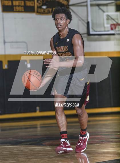 Thumbnail 1 in Holy Trinity vs Mt. Vernon (New York Holiday Invitational) photogallery.