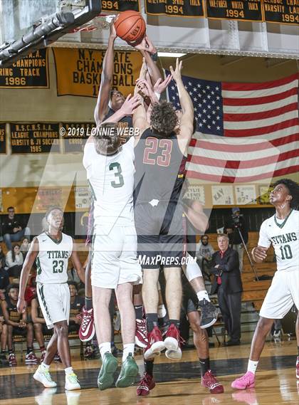 Thumbnail 2 in Holy Trinity vs Mt. Vernon (New York Holiday Invitational) photogallery.