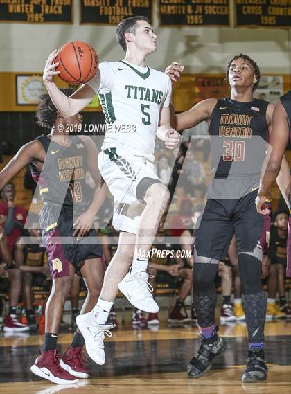 Thumbnail 2 in Holy Trinity vs Mt. Vernon (New York Holiday Invitational) photogallery.