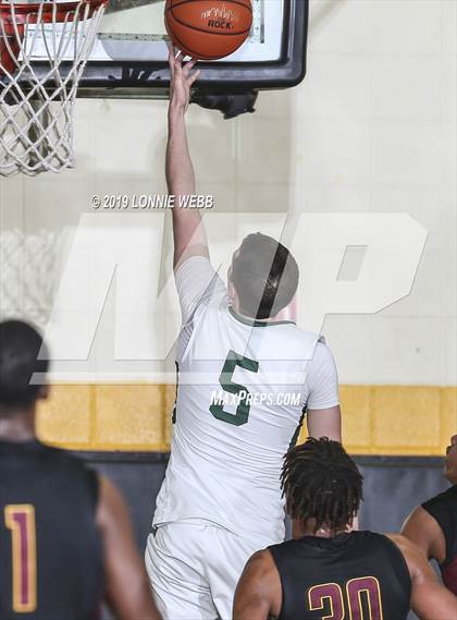 Thumbnail 3 in Holy Trinity vs Mt. Vernon (New York Holiday Invitational) photogallery.