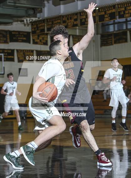 Thumbnail 1 in Holy Trinity vs Mt. Vernon (New York Holiday Invitational) photogallery.
