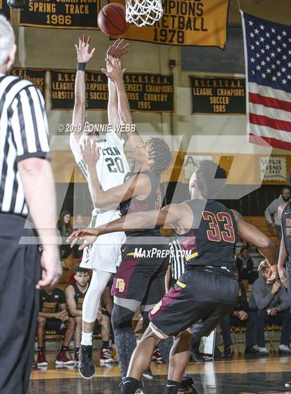 Thumbnail 2 in Holy Trinity vs Mt. Vernon (New York Holiday Invitational) photogallery.
