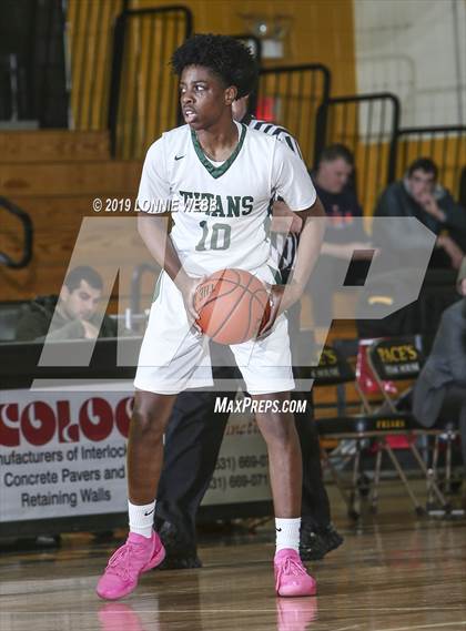 Thumbnail 3 in Holy Trinity vs Mt. Vernon (New York Holiday Invitational) photogallery.