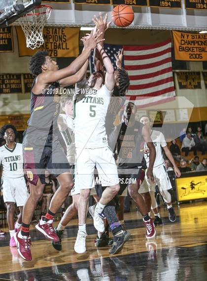 Thumbnail 3 in Holy Trinity vs Mt. Vernon (New York Holiday Invitational) photogallery.