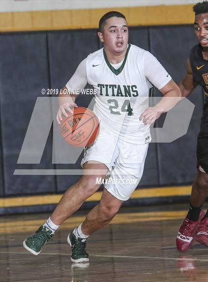 Thumbnail 2 in Holy Trinity vs Mt. Vernon (New York Holiday Invitational) photogallery.