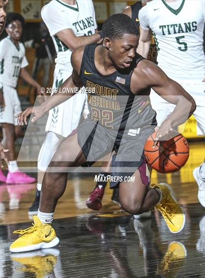 Thumbnail 3 in Holy Trinity vs Mt. Vernon (New York Holiday Invitational) photogallery.