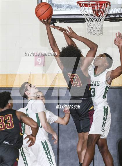 Thumbnail 1 in Holy Trinity vs Mt. Vernon (New York Holiday Invitational) photogallery.