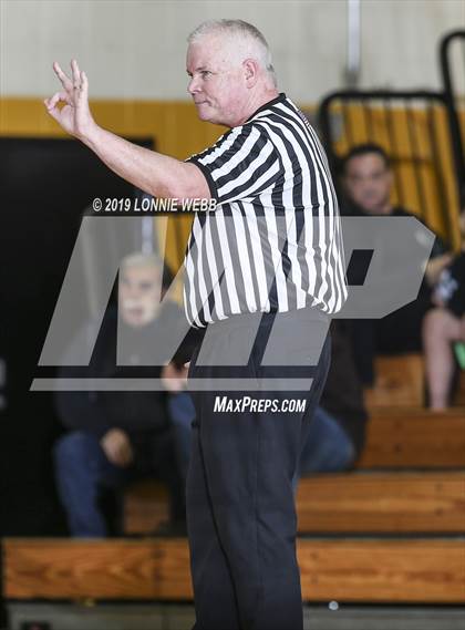 Thumbnail 3 in Holy Trinity vs Mt. Vernon (New York Holiday Invitational) photogallery.