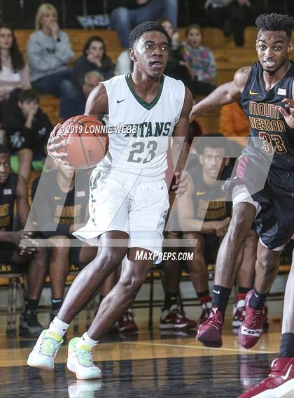 Thumbnail 3 in Holy Trinity vs Mt. Vernon (New York Holiday Invitational) photogallery.