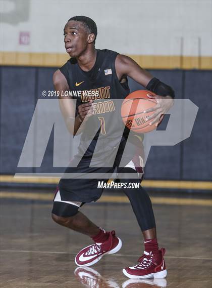 Thumbnail 2 in Holy Trinity vs Mt. Vernon (New York Holiday Invitational) photogallery.