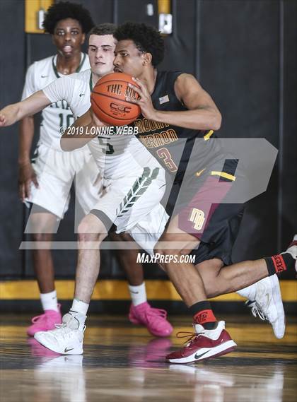 Thumbnail 2 in Holy Trinity vs Mt. Vernon (New York Holiday Invitational) photogallery.