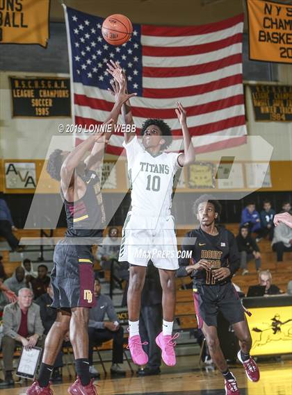 Thumbnail 1 in Holy Trinity vs Mt. Vernon (New York Holiday Invitational) photogallery.