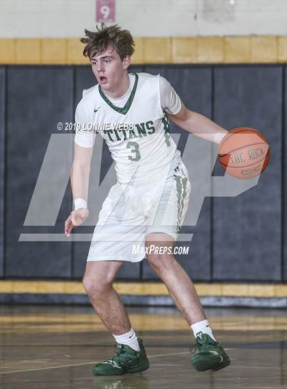 Thumbnail 3 in Holy Trinity vs Mt. Vernon (New York Holiday Invitational) photogallery.