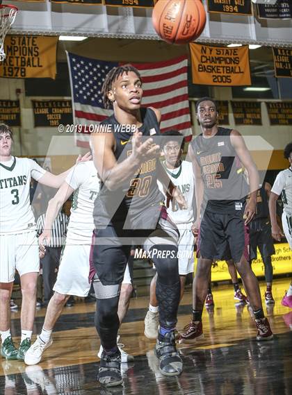 Thumbnail 2 in Holy Trinity vs Mt. Vernon (New York Holiday Invitational) photogallery.