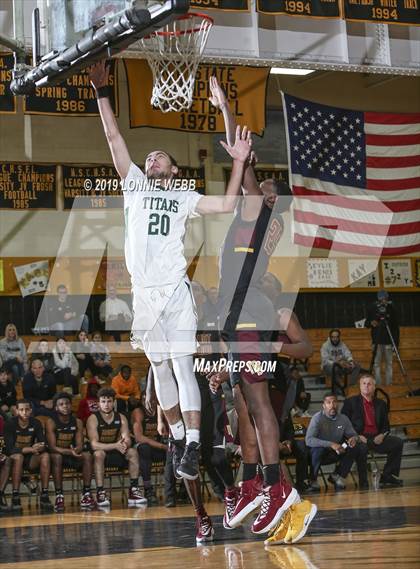 Thumbnail 2 in Holy Trinity vs Mt. Vernon (New York Holiday Invitational) photogallery.