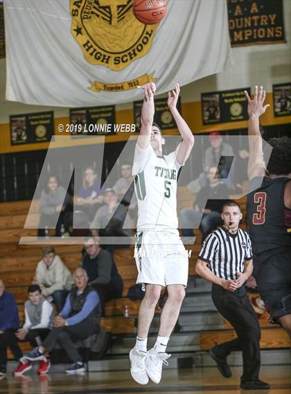 Thumbnail 1 in Holy Trinity vs Mt. Vernon (New York Holiday Invitational) photogallery.
