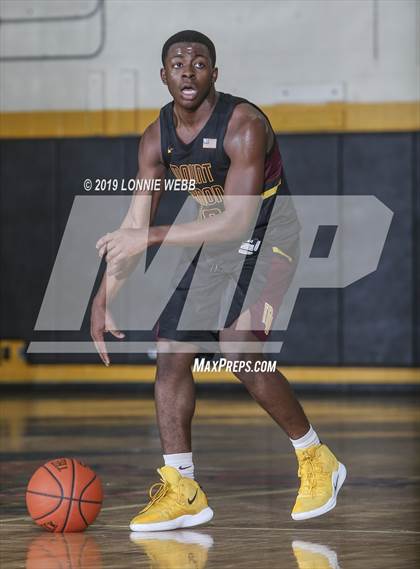 Thumbnail 1 in Holy Trinity vs Mt. Vernon (New York Holiday Invitational) photogallery.