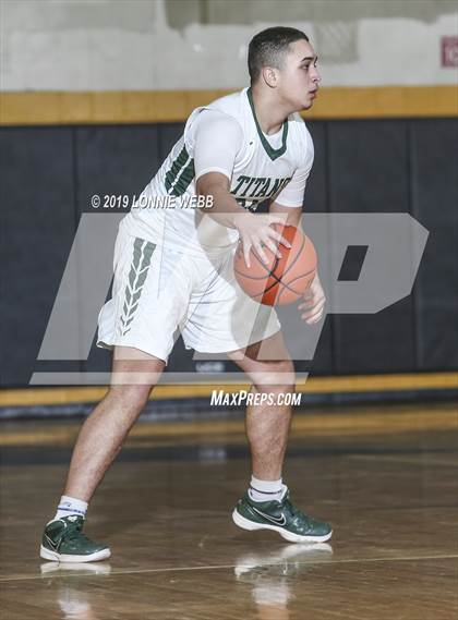 Thumbnail 3 in Holy Trinity vs Mt. Vernon (New York Holiday Invitational) photogallery.