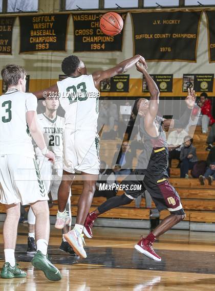 Thumbnail 3 in Holy Trinity vs Mt. Vernon (New York Holiday Invitational) photogallery.