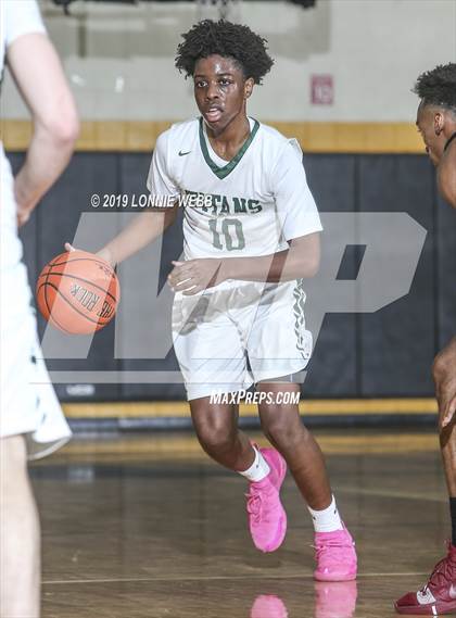 Thumbnail 2 in Holy Trinity vs Mt. Vernon (New York Holiday Invitational) photogallery.