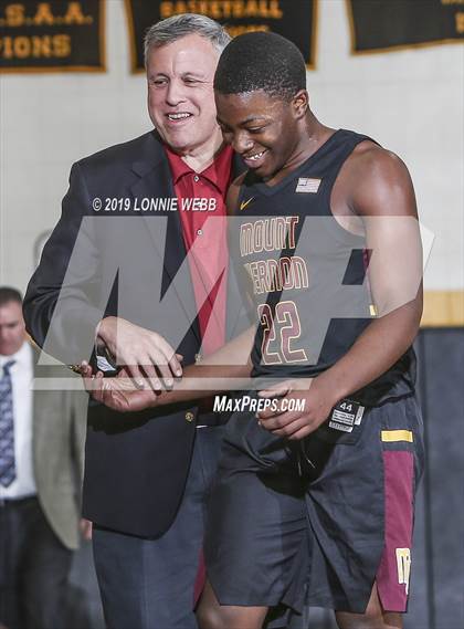 Thumbnail 3 in Holy Trinity vs Mt. Vernon (New York Holiday Invitational) photogallery.