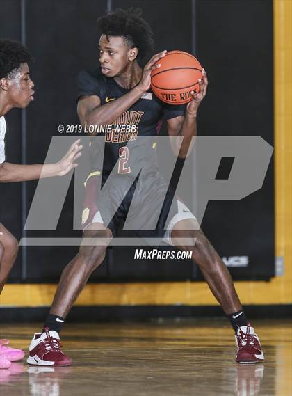 Thumbnail 3 in Holy Trinity vs Mt. Vernon (New York Holiday Invitational) photogallery.