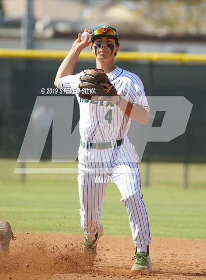 Thumbnail 2 in Elk Grove vs. Helix (69th Annual San Diego Lions Tournament) photogallery.