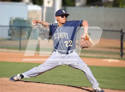 Thumbnail 1 in Elk Grove vs. Helix (69th Annual San Diego Lions Tournament) photogallery.