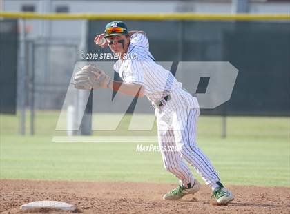 Thumbnail 2 in Elk Grove vs. Helix (69th Annual San Diego Lions Tournament) photogallery.