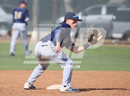 Thumbnail 2 in Elk Grove vs. Helix (69th Annual San Diego Lions Tournament) photogallery.