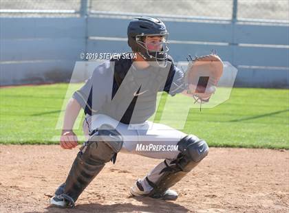 Thumbnail 1 in Elk Grove vs. Helix (69th Annual San Diego Lions Tournament) photogallery.
