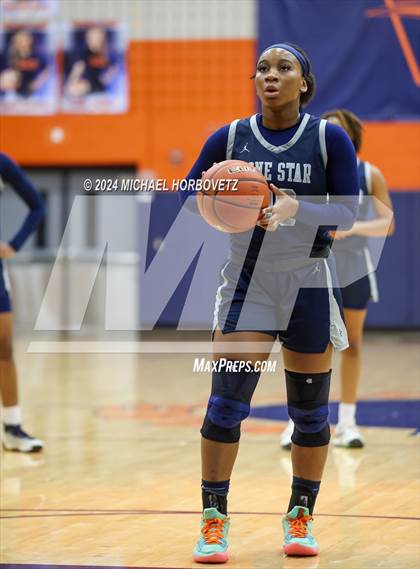 Thumbnail 1 in Lone Star @ Wakeland photogallery.