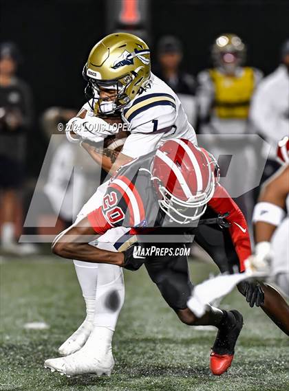 Thumbnail 2 in St. John Bosco vs. Mater Dei (CIF SS DIV 1 Championship) photogallery.