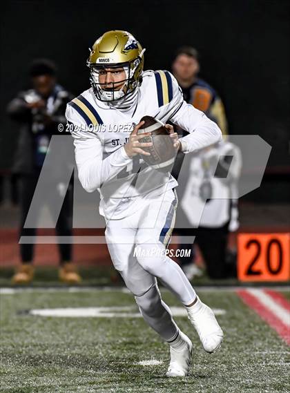 Thumbnail 3 in St. John Bosco vs. Mater Dei (CIF SS DIV 1 Championship) photogallery.