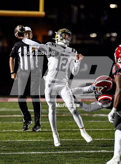 Thumbnail 1 in St. John Bosco vs. Mater Dei (CIF SS DIV 1 Championship) photogallery.