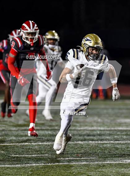 Thumbnail 3 in St. John Bosco vs. Mater Dei (CIF SS DIV 1 Championship) photogallery.