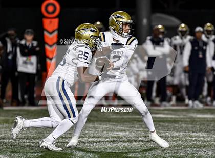 Thumbnail 3 in St. John Bosco vs. Mater Dei (CIF SS DIV 1 Championship) photogallery.
