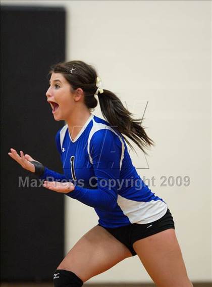 Thumbnail 2 in Eaglecrest vs. Grandview (Eaglecrest Invitational) photogallery.