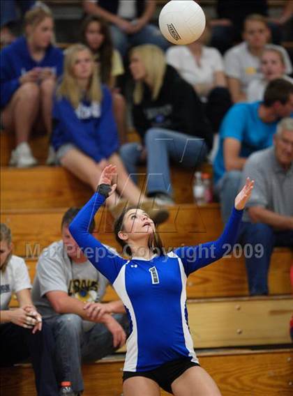 Thumbnail 2 in Eaglecrest vs. Grandview (Eaglecrest Invitational) photogallery.