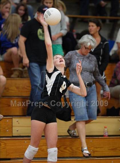 Thumbnail 2 in Eaglecrest vs. Grandview (Eaglecrest Invitational) photogallery.