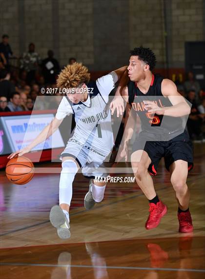 Thumbnail 3 in Oak Hill Academy vs. Chino Hills (Nike Extravaganza) photogallery.