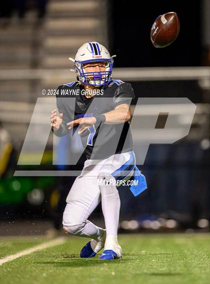 Thumbnail 3 in Carthage vs. Spring Hill (UIL 4A DII Bi-District Playoff) photogallery.