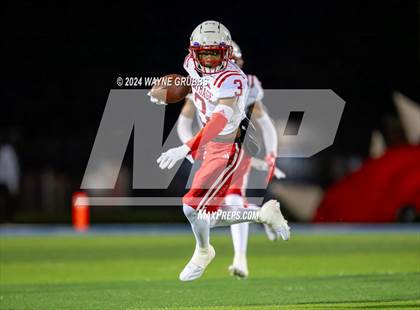 Thumbnail 2 in Carthage vs. Spring Hill (UIL 4A DII Bi-District Playoff) photogallery.