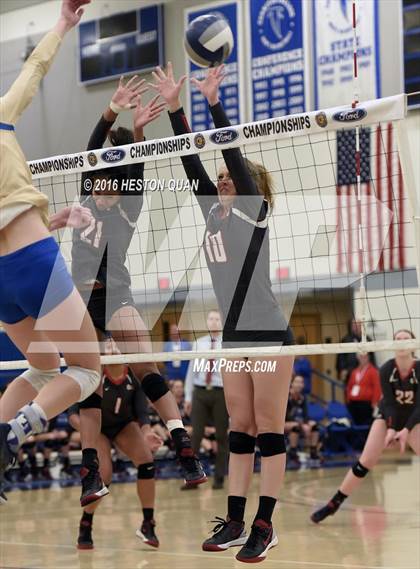 Thumbnail 3 in Santa Margarita vs. Mater Dei (CIF SS D1 Final) photogallery.