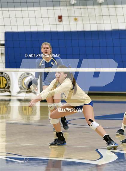 Thumbnail 3 in Santa Margarita vs. Mater Dei (CIF SS D1 Final) photogallery.