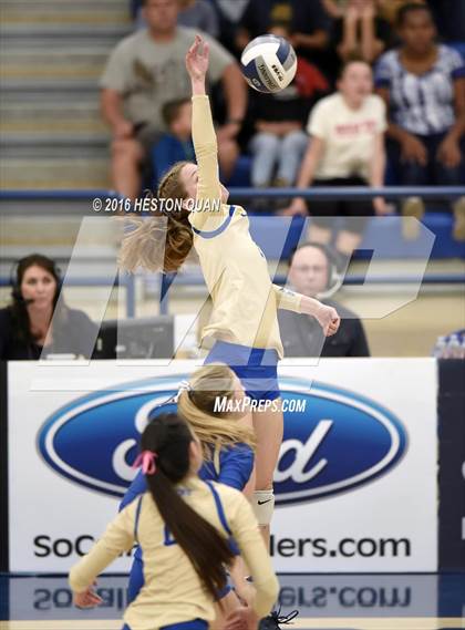 Thumbnail 2 in Santa Margarita vs. Mater Dei (CIF SS D1 Final) photogallery.