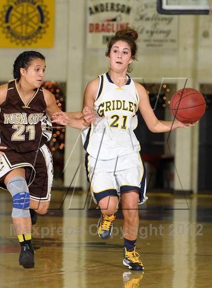 Thumbnail 3 in Yuba City vs. Gridley (Lady Bulldog Holiday Classic) photogallery.