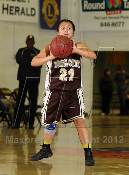 Thumbnail 3 in Yuba City vs. Gridley (Lady Bulldog Holiday Classic) photogallery.