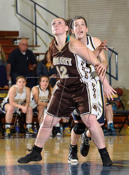 Thumbnail 1 in Yuba City vs. Gridley (Lady Bulldog Holiday Classic) photogallery.